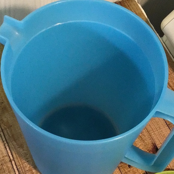 Tupperware large pitcher - Picture 2 of 6